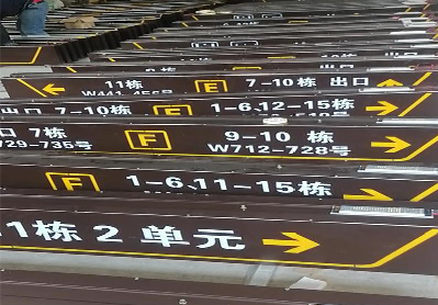 新密广告标识中，常见的几种安装方式。