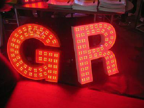 新密LED发光字常见的安装误区。